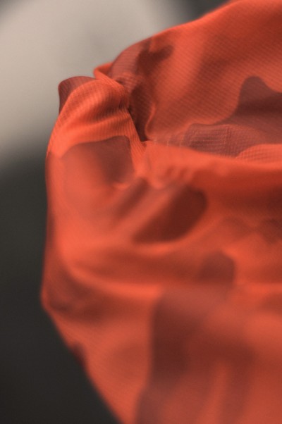 SD-TB  感溫變色面料－31℃溫變 100%尼龍  69g／m 半透明輕薄皮膚風衣布料 迷彩橙 感溫布 細節-3